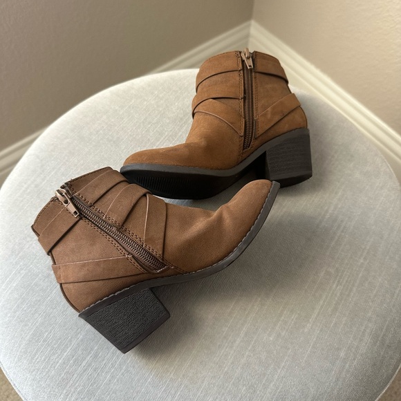 Girls Short Booties (12.5) - Picture 4 of 7